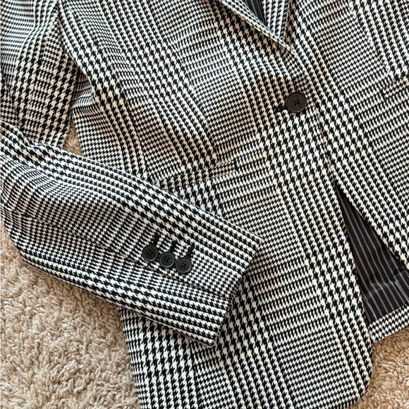 Banana Republic Houndstooth Blazer
Suit Jacket Size 2P - Picture 3 of 14